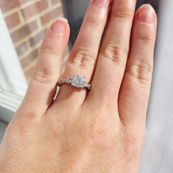 Verragio Engagement ring. - Picture 8 of 10